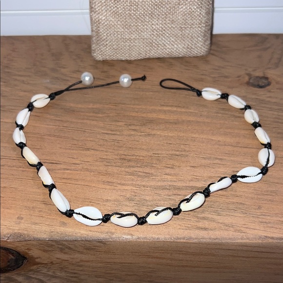 EUC - Vintage Elegant Shell and Pearl Necklace - Picture 6 of 7